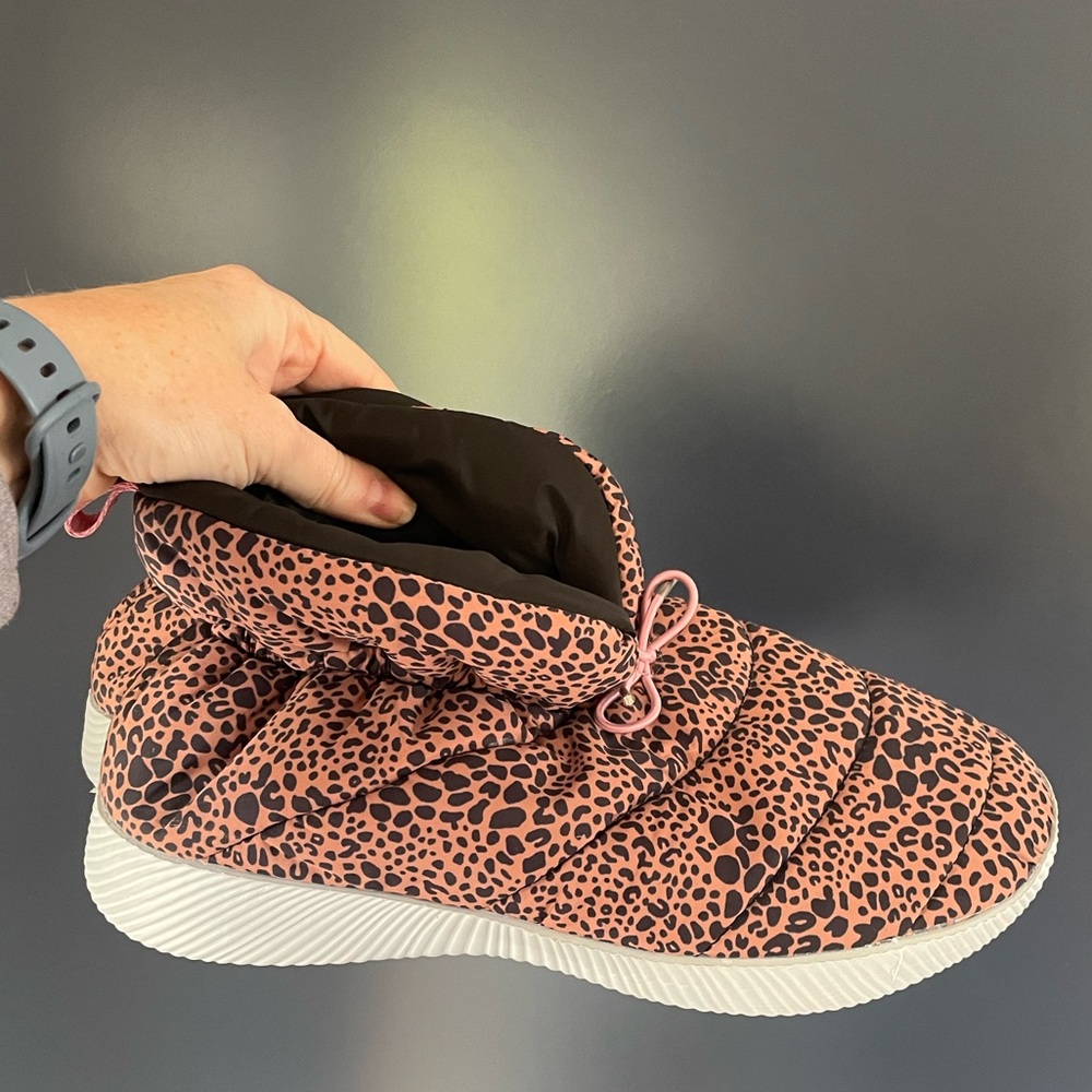 NWOT Land’s End puffer bootie, slippers